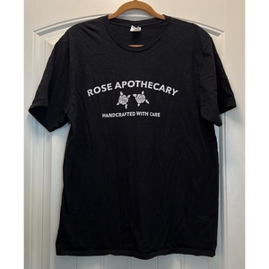Rose Apothecary‎ Black T Size L